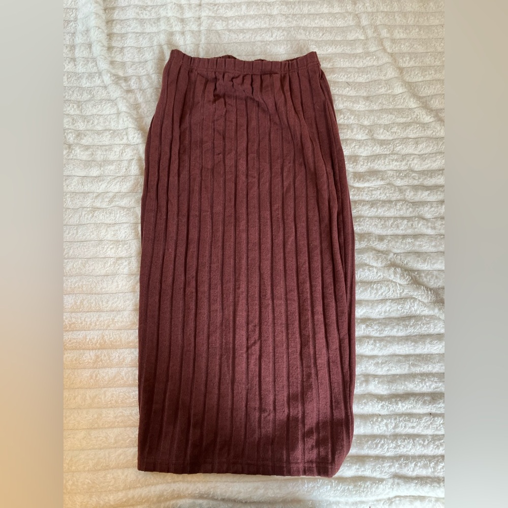 Ribbed bodycon midi skirt